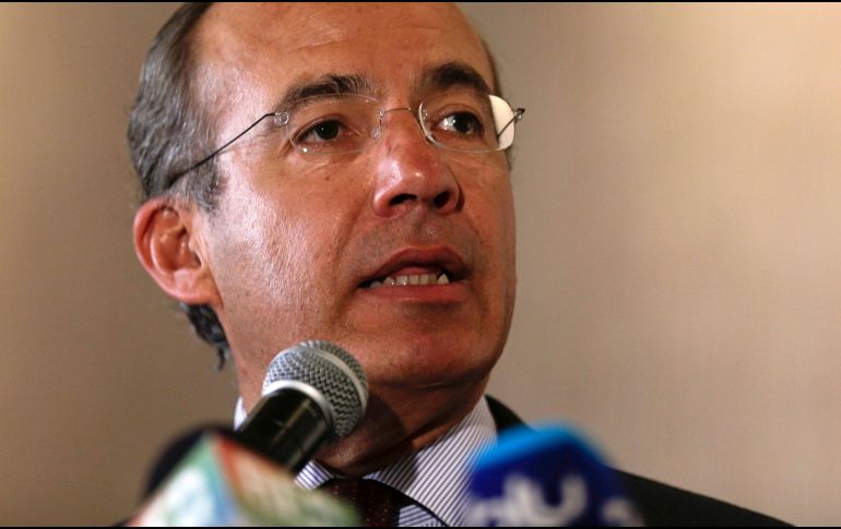Felipe Calderón aseveró que el dejó al país con una tasa de crecimiento de 4.5% y con la mitad de los homicidios que se tienen hoy. AP/ARCHIVO