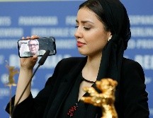 Mohammad Rasoulof no puede salir del país debido a sus controversiales filmes, por lo que se enteró del premio a través de videoconferencia. EFE/R. Wittek