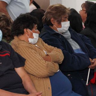 Fabricantes agotan inventarios de cubrebocas y gel