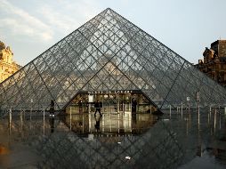 Tras retrasar hoy su apertura, el Louvre finalmente anunció que no abriría. EFE/EPA/Y. Valat