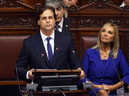 Lacalle Pou y la vicepresidenta Beatriz Argimnón enla ceremonia de asunción en el Palacio Legislativo en Montevideo. AFP/PRESIDENCIA URUGUAY/G. Britos