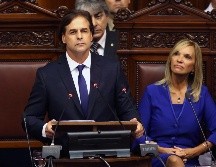 Lacalle Pou y la vicepresidenta Beatriz Argimnón enla ceremonia de asunción en el Palacio Legislativo en Montevideo. AFP/PRESIDENCIA URUGUAY/G. Britos