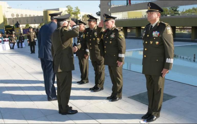 El titular de la Sedena, Luis Crescencio Sandoval tomó protesta al general André Georges Foullon este domingo. TWITTER / @Luis_C_Sandoval