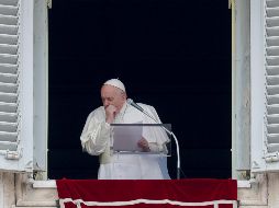 El Papa se dirigió a los fieles este domingo desde la ventana del palacio apostólico, tras la oración del Ángelus, durante el cual se le vio toser. AP/A. Medichini