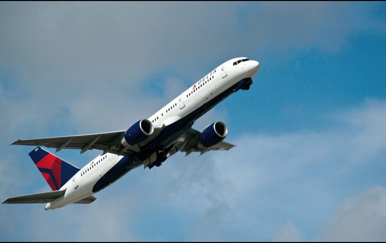 Delta ya ha cancelado vuelos que conectan Estados Unidos con China y Corea del Sur en respuesta a la preocupación causada por el covid-19. AFP/ARCHIVO