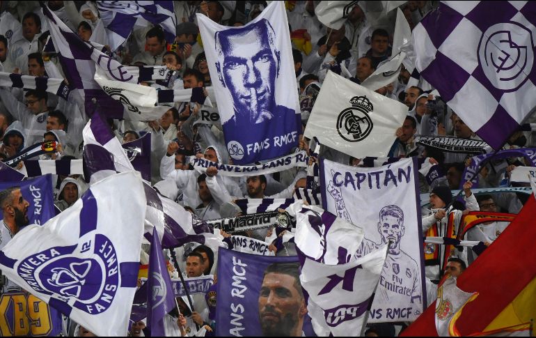 Apoyo total. El público merengue se entregó completamente a su equipo. EFE