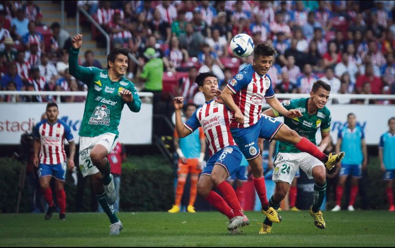 Héroes.Fernando Beltrán redondeó el triunfo con un remate de cabeza. EL INFORMADOR • F. Atilano