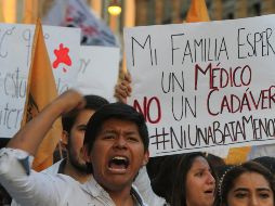 "Ni una bata menos", exigen estudiantes en marcha contra asesinatos