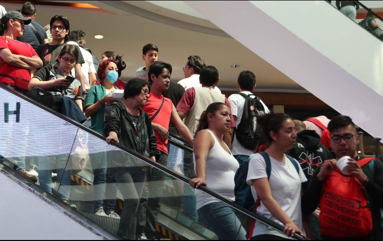 Pese a los casos detectados de coronavirus en la Ciudad de México, son pocos los capitalinos que usan cubrebocas. SUN/C. Mejía