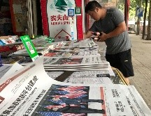 Resultarán afectados la agencia Xinhua, la Cadena de Televisión Global de China (CGTN), la Radio Internacional de China, los distribuidores del periódico El Diario del Pueblo, y el China Daily. AP/ARCHIVO
