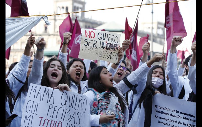 Afuera de Palacio Nacional. EFE/J. Méndez