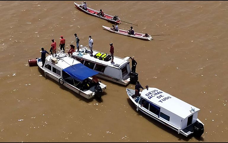 Al menos 50 militares, cinco aeronaves y dos barcos fueron desplegados para las operaciones de búsqueda y rescate. AFP/Brazil's Amapa State Press Office