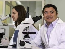 El científico detalló que el virus tiene un periodo de incubación de nueve a doce días, en el cual el paciente contagiado no presenta síntomas. ESPECIAL