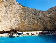 Mayores aumentos de temperatura significan una subida en el nivel del mar y tormentas más violentas en algunas regiones, provocando que algunas costas desaparezcan. AP/P. Karadjias
