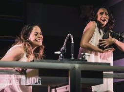 “Mujer sin vuitton en cinco huidas y una lección”. La obra aborda la historia de una mujer que busca ser algo más que la esposa de un político prometedor. CORTESÍA/CULTURA UDG