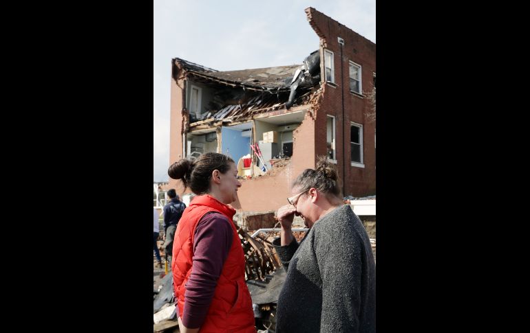 Una mujer llora tras ver cómo quedó el templo de East End United Methodist Church en Nashville. AP/M. Humphrey
