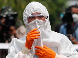 La OMS estima que se requiere aumentar la producción de equipo de protección en 40%  a nivel global. EFE/ARCHIVO