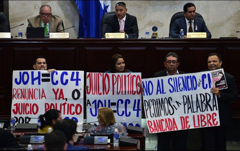 Protesta contra el presidente en el Congreso hondureño. Juan Orlando Hernández ha sido identificado como co-conspirador en el juicio contra Geovanny Fuentes. AFP/Archivo