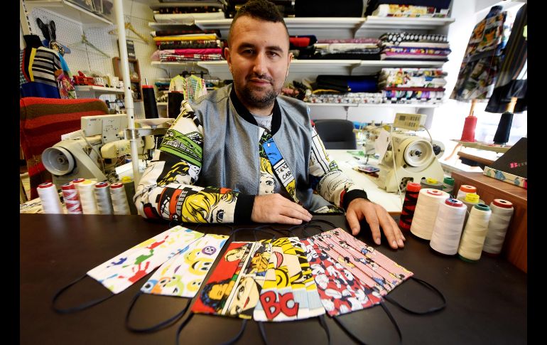 En dos semanas, Zoran Aragovic vendió varias decenas de mascarillas a nueve euros la unidad. AFP/D. Lovrovic