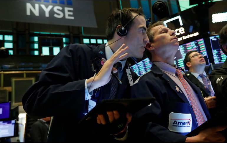 Este miércoles, el Dow Jones ganó un 4.52% para finalizar en 27 mil 088.86 puntos. AP/R. Drew