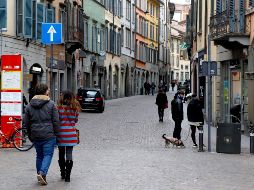 Vista de una calle casi desierta en Bérgamo, Italia. Todas las escuelas en el país han estado cerradas hasta el 15 de marzo en un intento por detener la propagación del coronavirus. EFE/M. Balti