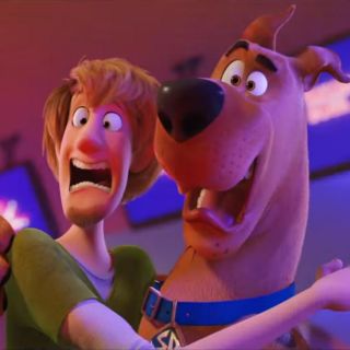 La pandilla intenta detener el "perrocalipsis" en nuevo tráiler de "¡Scooby!"
