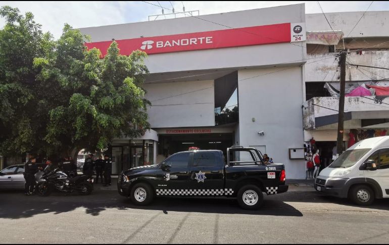 El hecho se registró en una sucursal bancaria en la colonia San Antonio, en Guadalajara. ESPECIAL