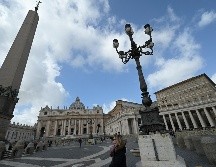Un funcionario de la Santa Sede fue puesto en cuarentena preventiva después que un sacerdote de la Iglesia Francesa en Roma dio positivo para el virus. AFP / ARCHIVO