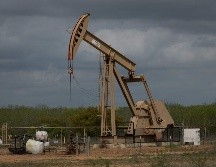 La extensión del coronavirus presiona fuertemente a la baja los precios del petróleo. AFP/ARCHIVO