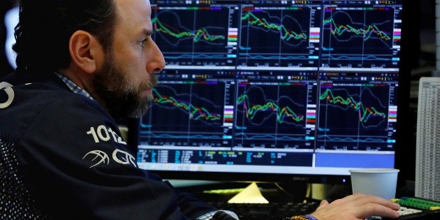 Wall Street modera p&eacute;rdidas al fin de una semana inestable