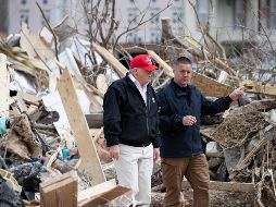 Trump fue acompañado por el gobernador de Tennessee, Bill Lee; la senadora republicana del estado, Marsha Blackburn, y otros altos funcionarios. AP/A. Brandon