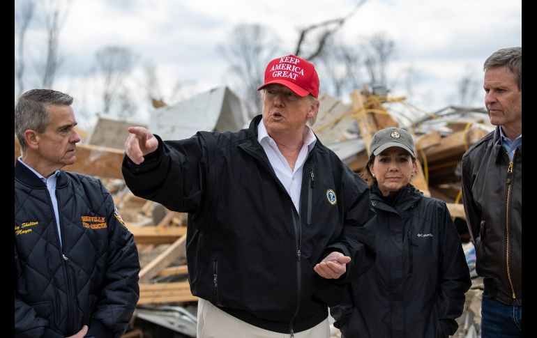 Trump fue acompañado por el gobernador de Tennessee, Bill Lee; la senadora republicana del estado, Marsha Blackburn, y otros altos funcionarios. AP/A. Brandon