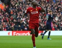 El triunfo, que llega tras perder su imbatibilidad ante el Watford y caer en la Copa el ante el Chelsea, le sirve a los Reds para llevar a 25 puntos su diferencia con el sublíder de la competencia. AFP / G. Caddick
