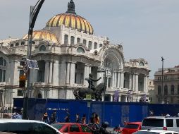 El Palacio de Bellas Artes y el Hemiciclo a Juárez están rodeados de vallas metálicas para evitar actos de vandalismo. SUN / Y. Aguilar