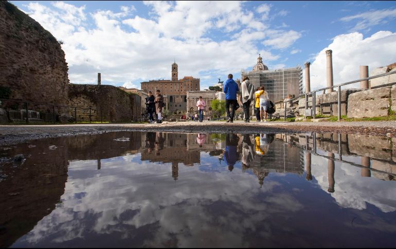 Una vista del antiguo foro romano este sábado; debido a la contingencia sanitaria, el número de turistas bajó drásticamente. AP/A. Medichini