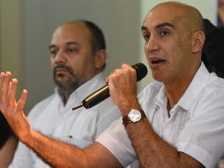 El ministro de Salud de Paraguay, Julio Mazzoleni, durante una conferencia de prensa en donde confirmó el primer caso de la enfermedad. AFP/N. Duarte