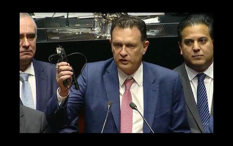 Ricardo Monreal acusó a lo senadores panistas de realizar un presunto montaje en sus oficinas. ESPECIAL