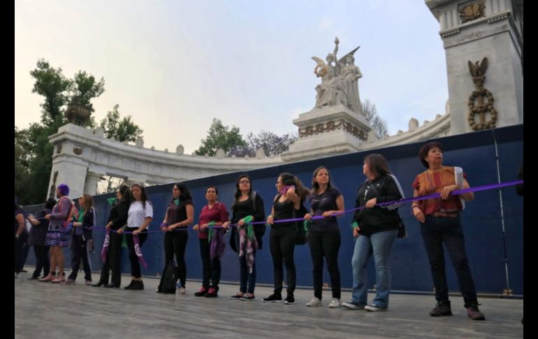 Las manifestantes cantaron consignas contra la violencia de género y colocaron diferentes carteles con mensajes. SUN/F. Rojas