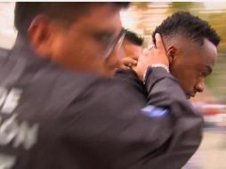 Después de las 18:00 horas de este sábado, en medio de un agitado ambiente en la Fiscalía Desconcentrada de Investigación de Tlalpan, el jugador de las Águilas fue conducido a una camioneta blanca, luego de rendir su declaración por la tarde. Captura / ESPN