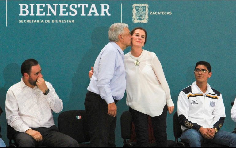 Los asistentes aplaudieron el cariñoso gesto del Presidente. NTX/J. Lira