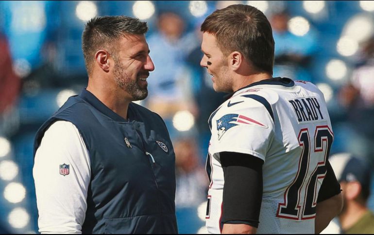 Se conocen. Mike Vrabel (izq.) y Tom Brady (der.) coincidieron durante la etapa del hoy coach de los Titans como asistente en los Patriots de Nueva Inglaterra. ESPECIAL