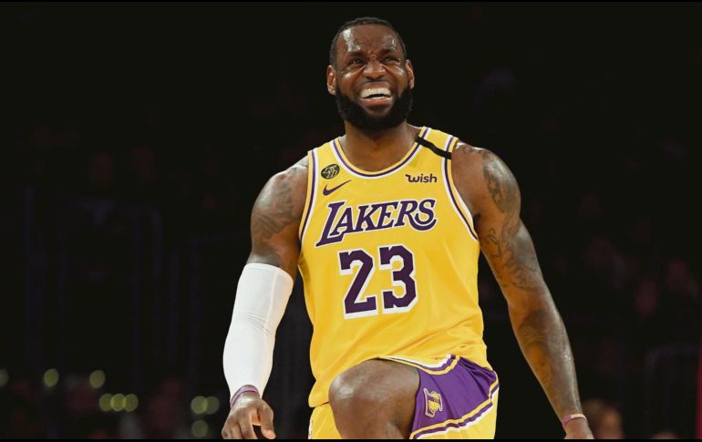 En contra. La estrella de los Lakers rechazó la posibilidad de disputar partidos a puerta cerrada. AFP