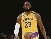 En contra. La estrella de los Lakers rechazó la posibilidad de disputar partidos a puerta cerrada. AFP
