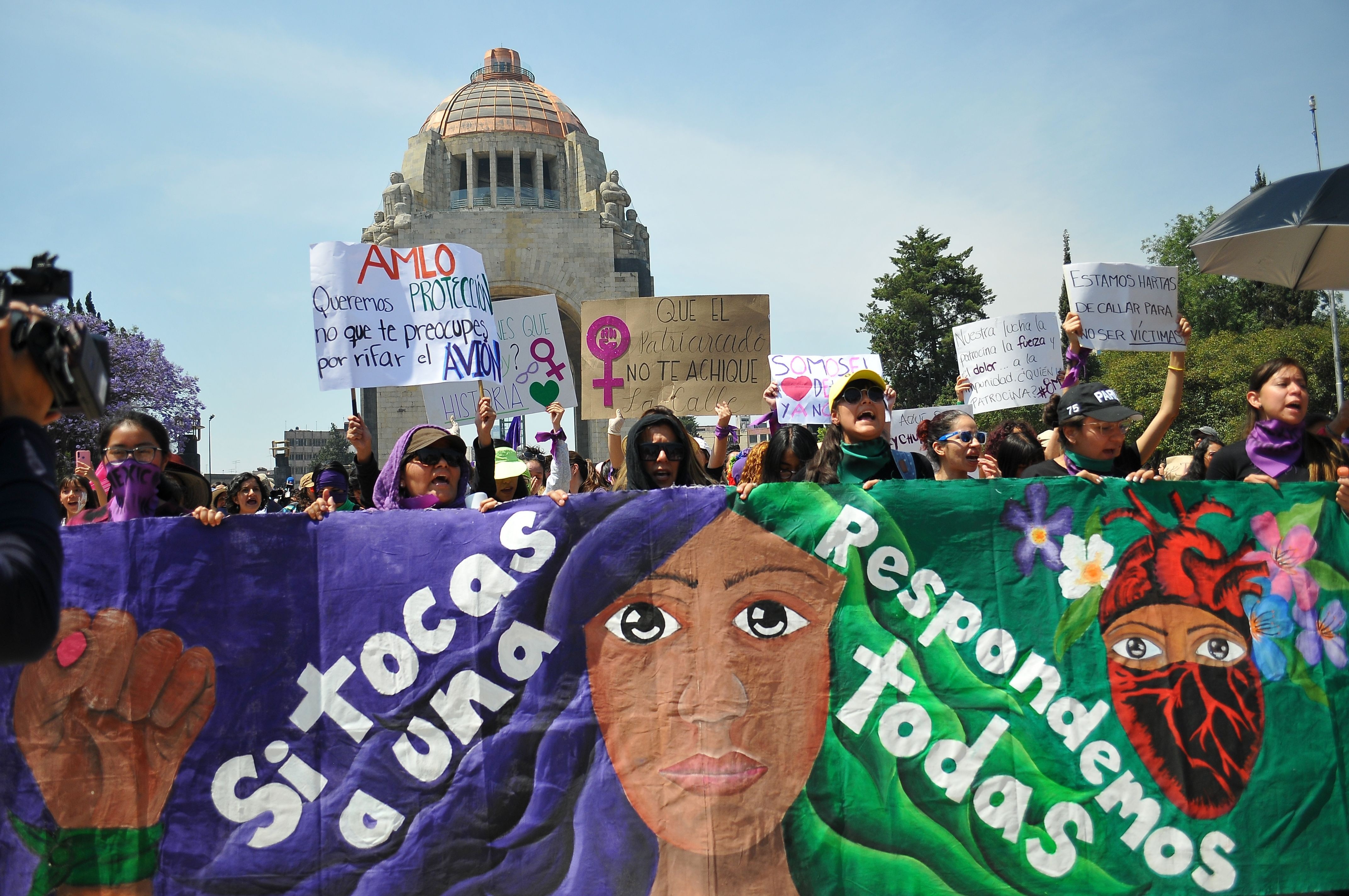 Mujeres marchan en Ciudad de México por el 8M | El Informador