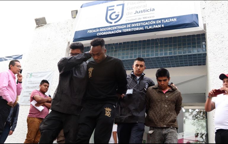 Ibarra salió esposado ayer de un Ministerio Público rumbo al reclusorio. EFE/ARCHIVO