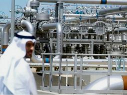 Efecto. La decisión saudí golpeó el valor del crudo. AFP