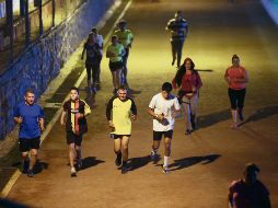 ASISTENTES. La Unidad Niños Héroes, afectada por la falta de luz, recibe a decenas de usuarios.  EL INFORMADOR • F. Atilano