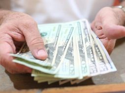 La divisa se vende esta mañana a un peso o 4.9% por arriba del viernes pasado en ventanillas de Citibanamex. EL INFORMADOR / ARCHIVO