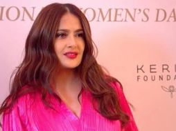 Hayek dio ayer una charla en Londres en la Fundación Caring, que ayuda a familias vulnerables, en riesgo de exclusión. INSTAGRAM / @salmahayek