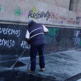 Restauran Palacio Nacional tras pintas en marcha del 8M